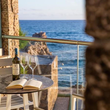 Black Rocks Family, Luxury Seafront Beach Maisonette Айос-Гордіос Екстер'єр фото