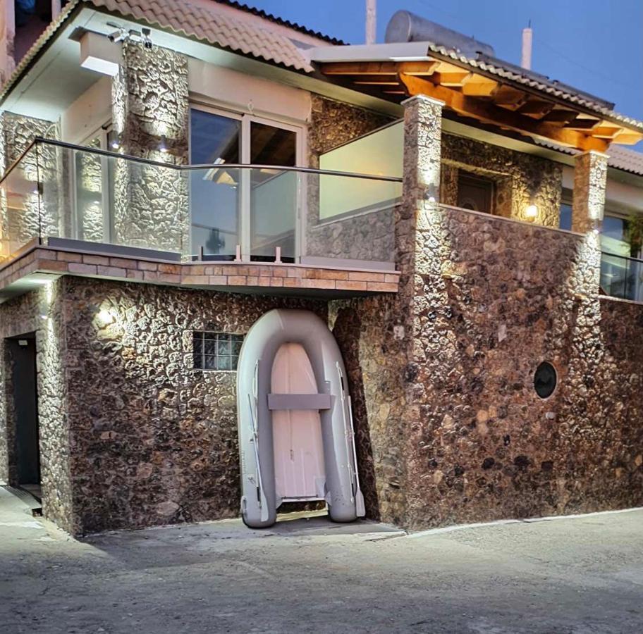 Black Rocks Family, Luxury Seafront Beach Maisonette Айос-Гордіос Екстер'єр фото
