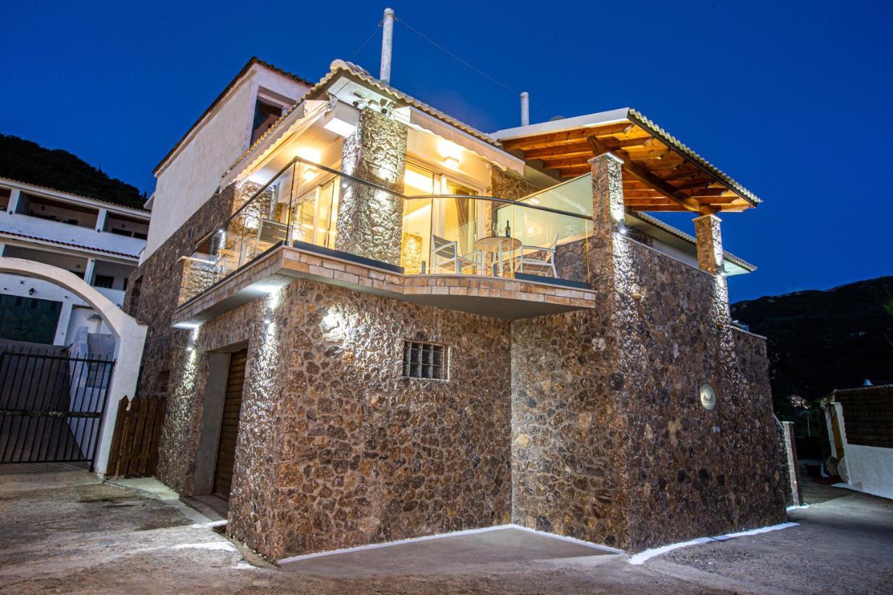 Black Rocks Family, Luxury Seafront Beach Maisonette Айос-Гордіос Екстер'єр фото