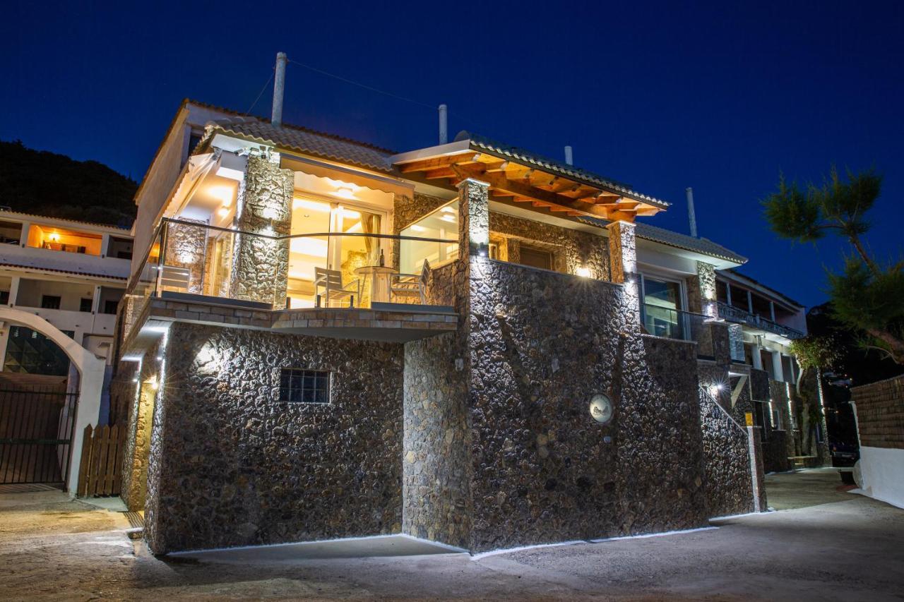 Black Rocks Family, Luxury Seafront Beach Maisonette Айос-Гордіос Екстер'єр фото