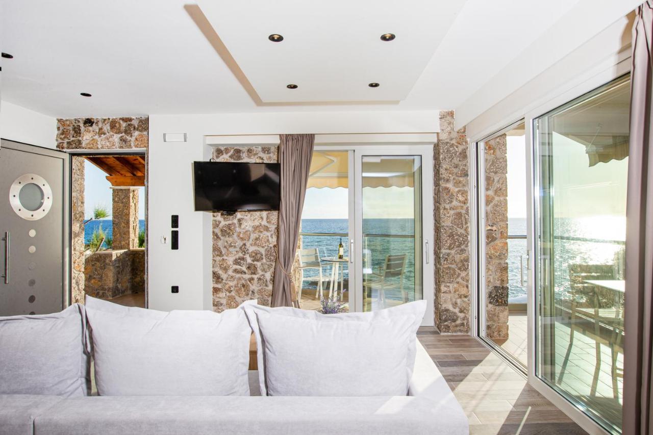 Black Rocks Family, Luxury Seafront Beach Maisonette Айос-Гордіос Екстер'єр фото