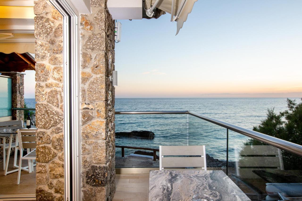 Black Rocks Family, Luxury Seafront Beach Maisonette Айос-Гордіос Екстер'єр фото