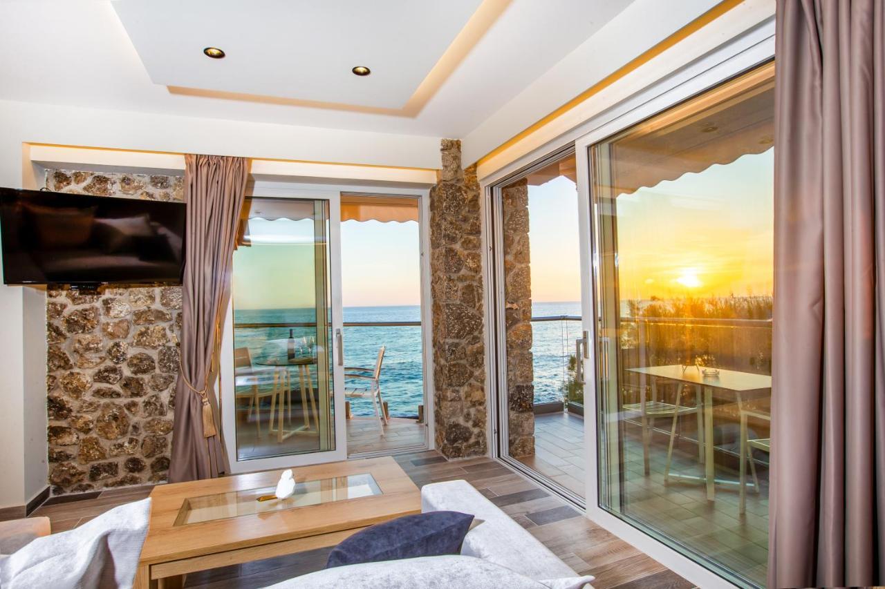 Black Rocks Family, Luxury Seafront Beach Maisonette Айос-Гордіос Екстер'єр фото