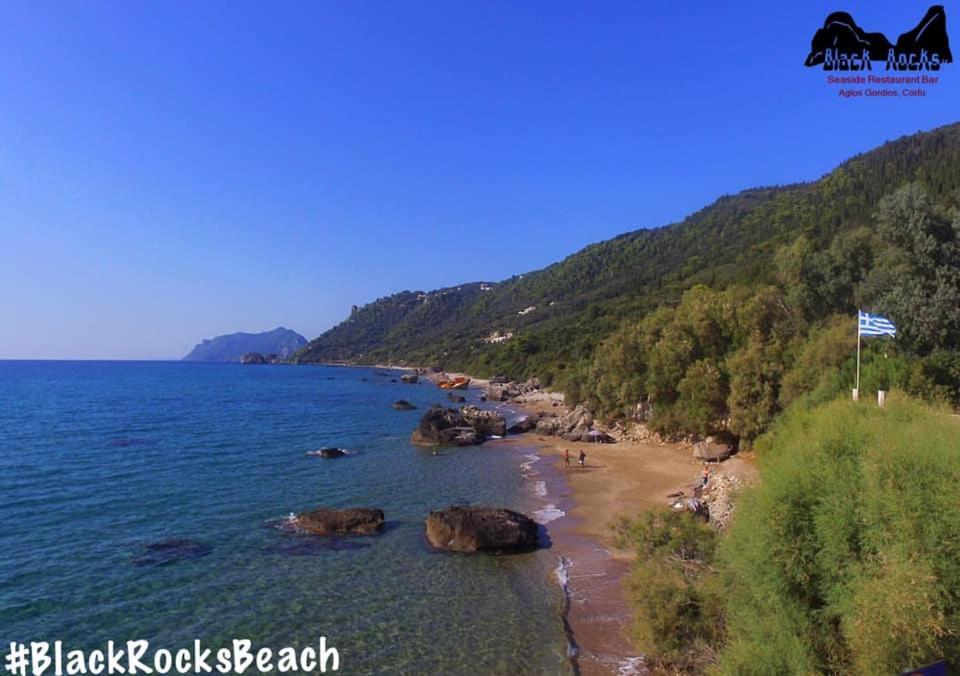 Black Rocks Family, Luxury Seafront Beach Maisonette Айос-Гордіос Екстер'єр фото